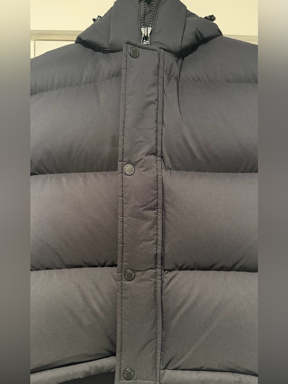 Auth. ✅ Aritzia Super Puff Shorty Vest in “Black” Size Large 🖤 - Picture 3 of 13